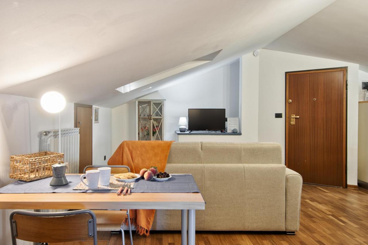 5 Miglia Apartment La Mansarda A Колленьо Экстерьер фото