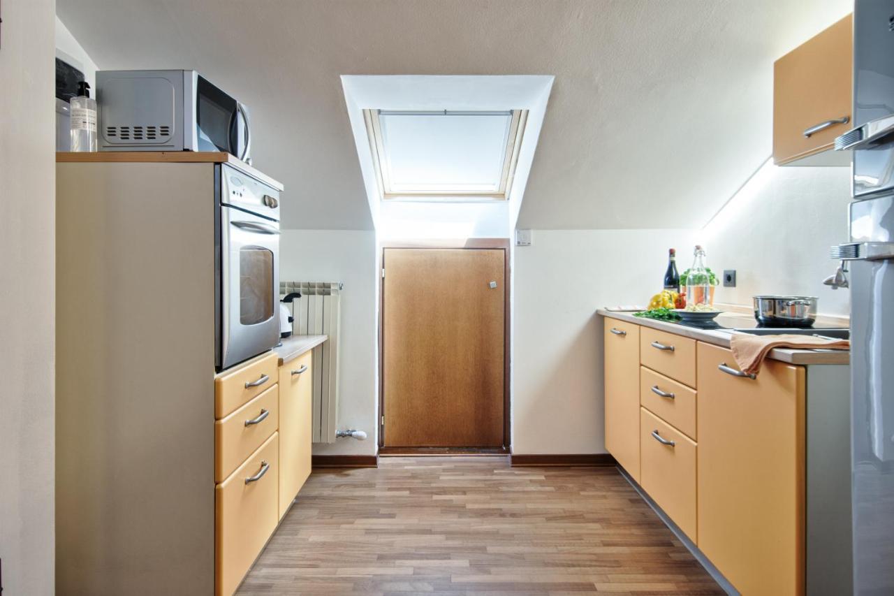 5 Miglia Apartment La Mansarda A Колленьо Экстерьер фото